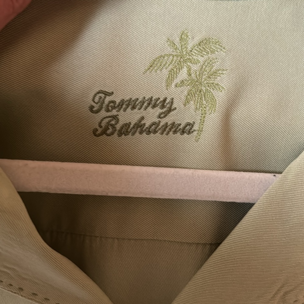 Men’s Tommy Bahama Silk Shirt. - Picture 3 of 5
